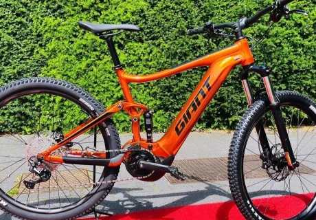 Elektrische mountainbike huren